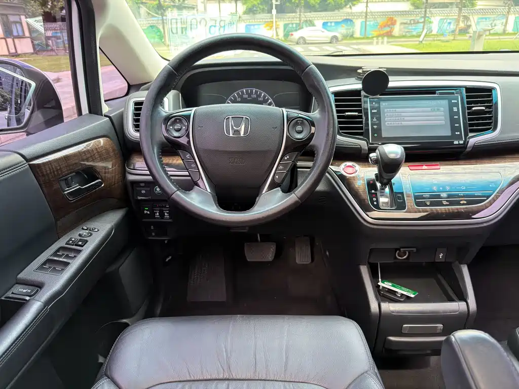 Honda Odyssey 2016 — фото 11