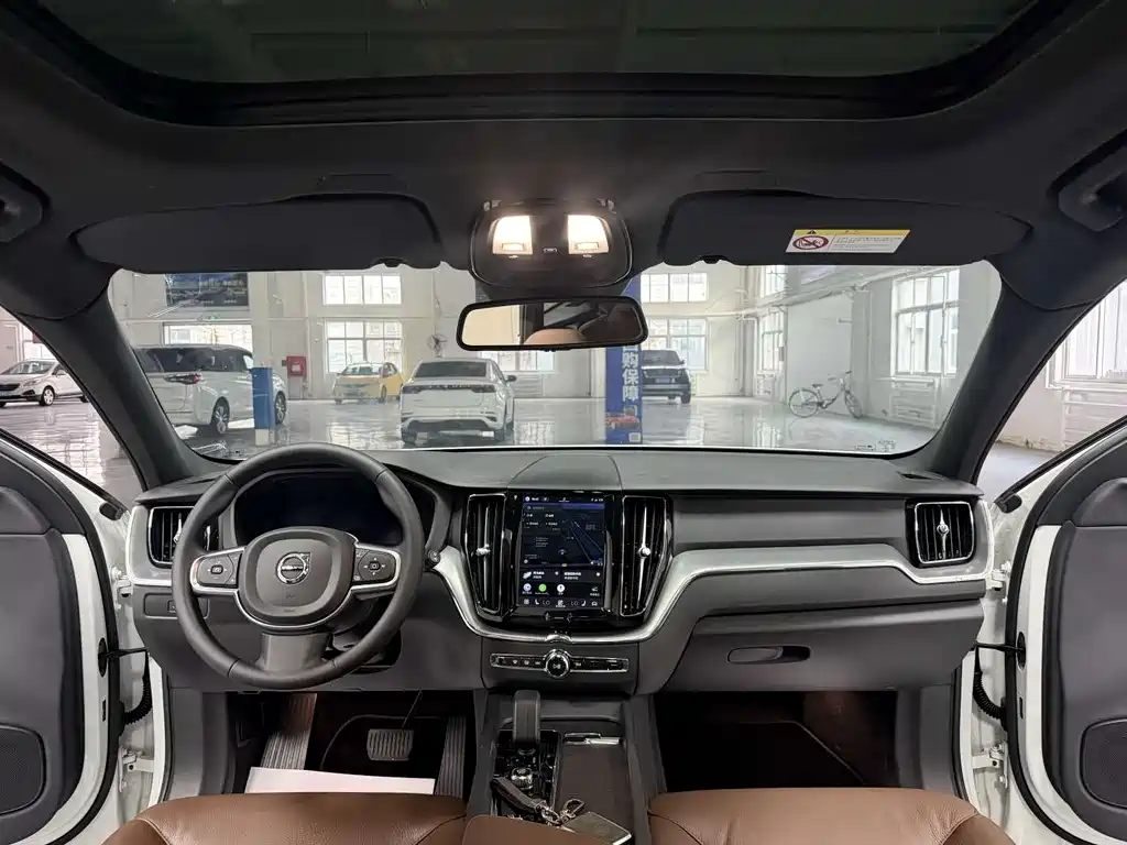 Volvo XC60 2022 — фото 9