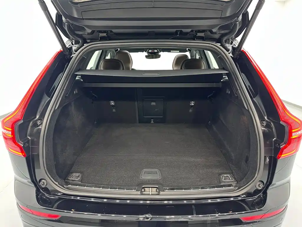 Volvo XC60 Plug-In Hybrid 2023 — фото 25