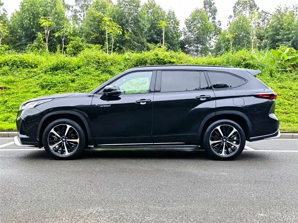 Toyota Crown Kluger 2024