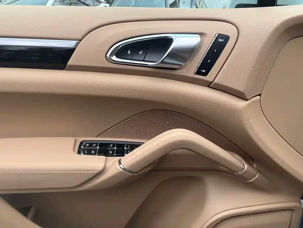 Porsche Cayenne 2016 — фото 14