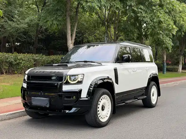 Land Rover Defender 2023