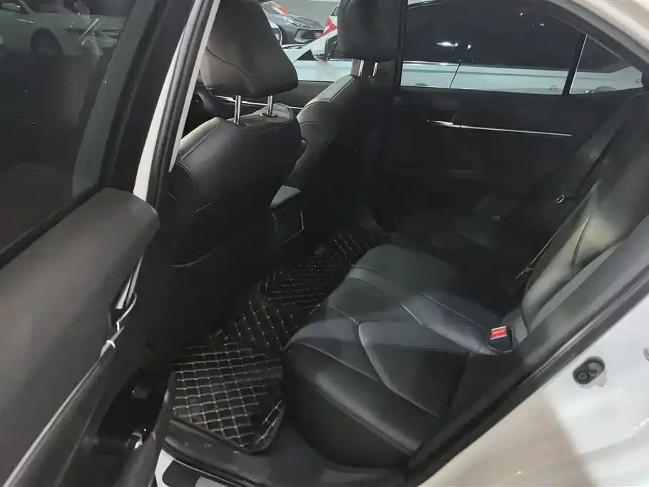 Toyota Camry 2023 — фото 11