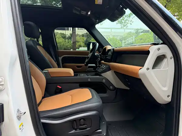 Land Rover Defender 2023