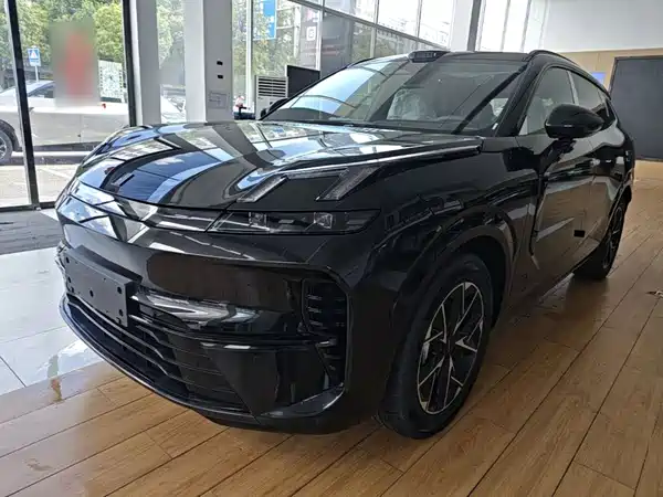 Lynk & Co 08 EM-P 2026
