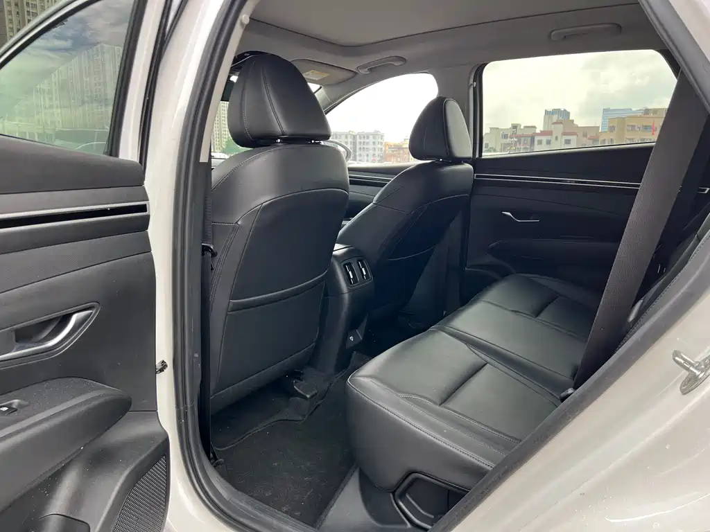 Hyundai Tucson 2023 — фото 15