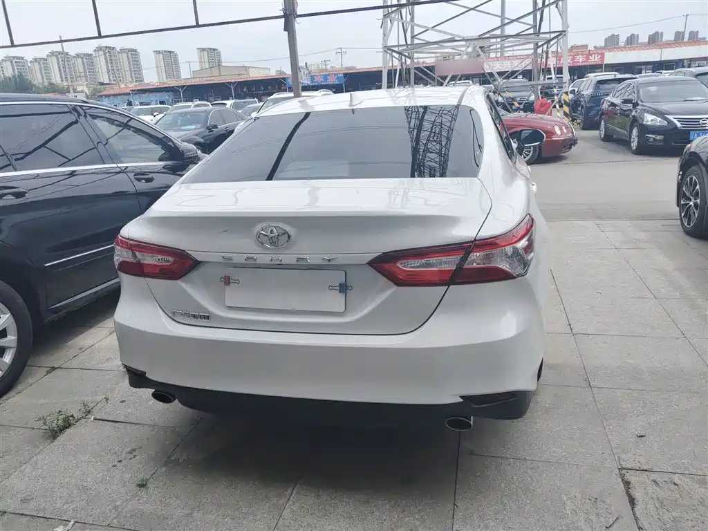 Toyota Camry 2023 — фото 12