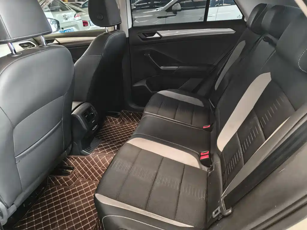 Volkswagen T-Roc 2023
