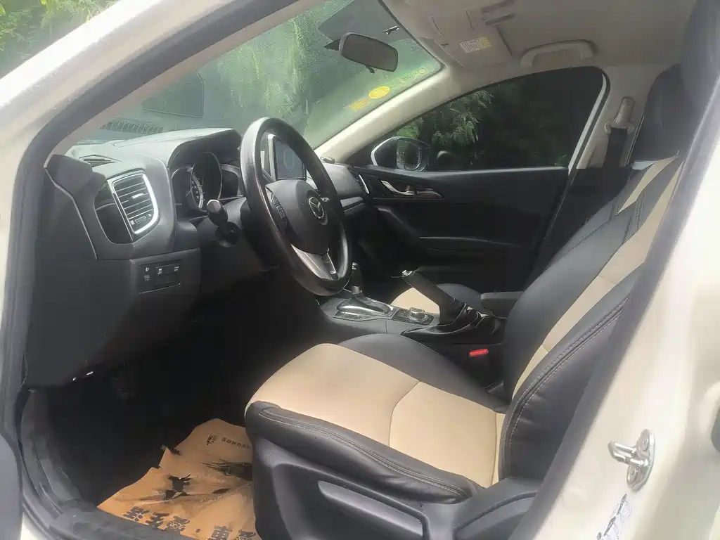 Mazda 3 Axela 2015
