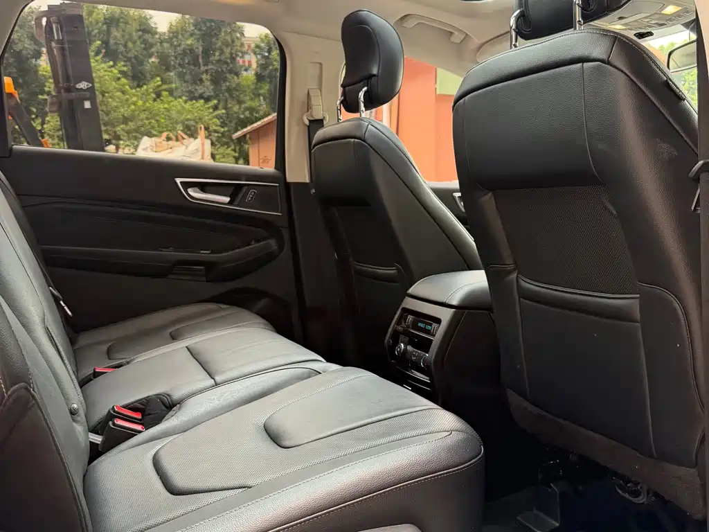 Ford Edge 2016 — фото 12