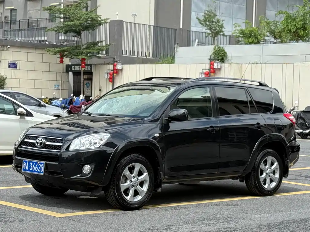 Toyota RAV4 2010 — фото 5