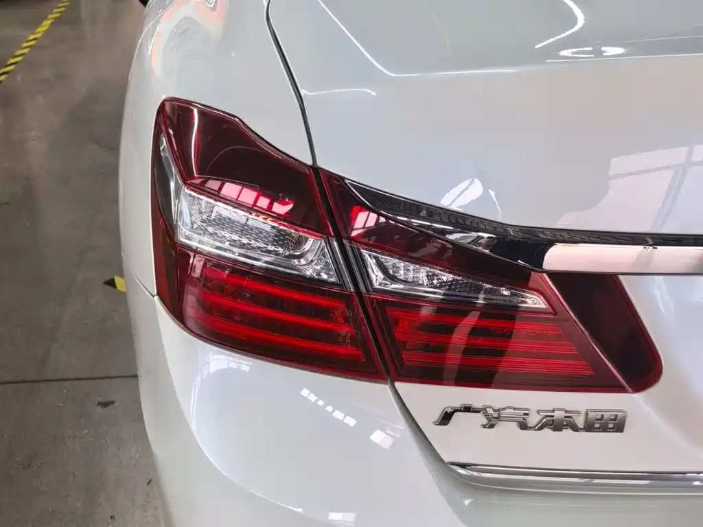 Honda Accord 2018 — фото 16