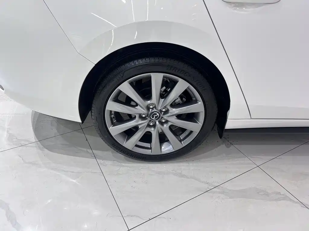 Mazda 3 Axela 2023 — фото 19