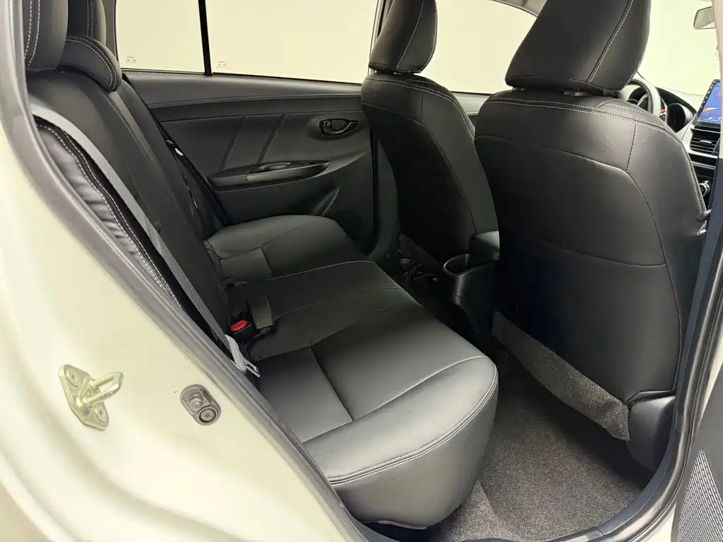 Toyota Yaris L 2022 — фото 12