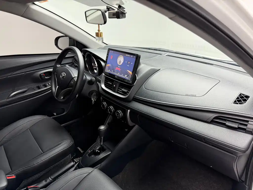Toyota Yaris L 2022 — фото 14