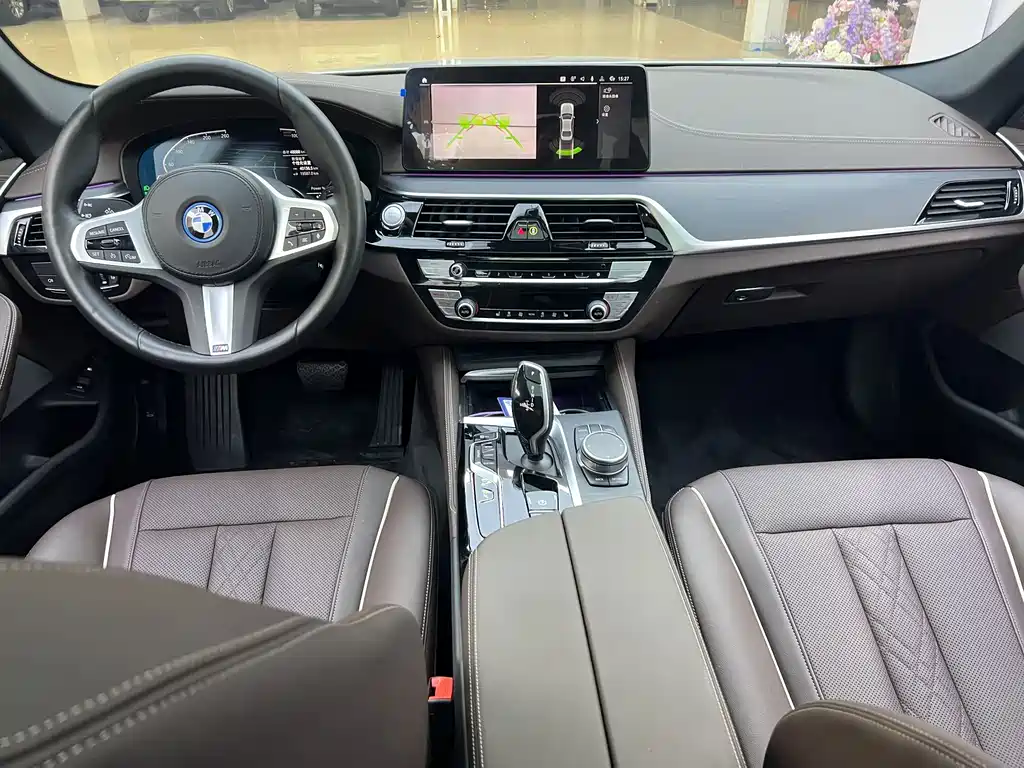 BMW 5 Series New Energy 2022 — фото 17
