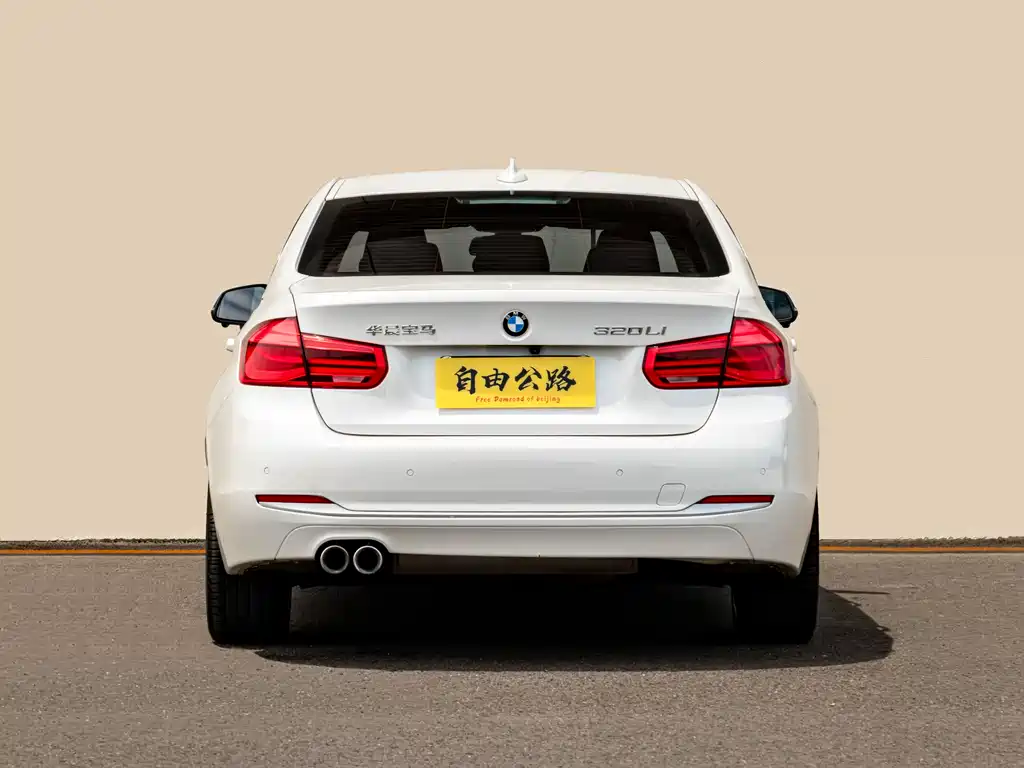 BMW 3 Series 2018 — фото 10