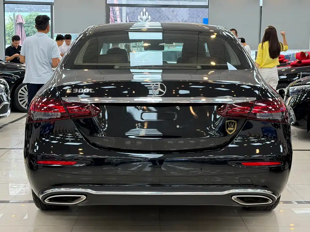 Mercedes-Benz E-Class 2021 — фото 20