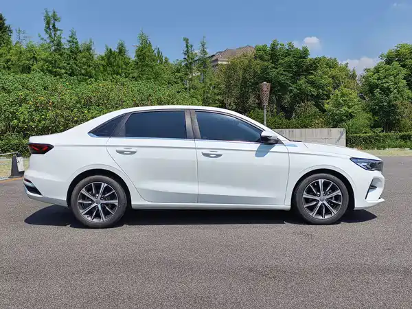 Geely Emgrand 2021