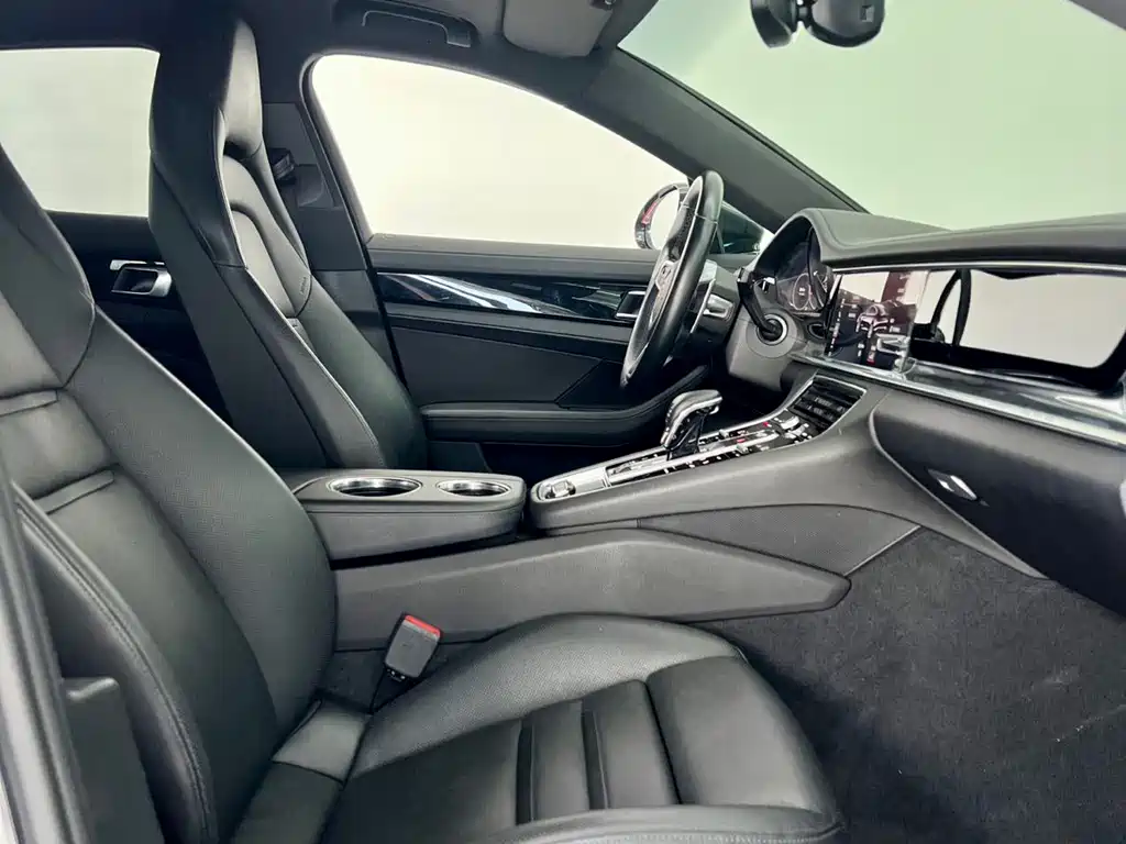 Porsche Panamera 2018 — фото 8