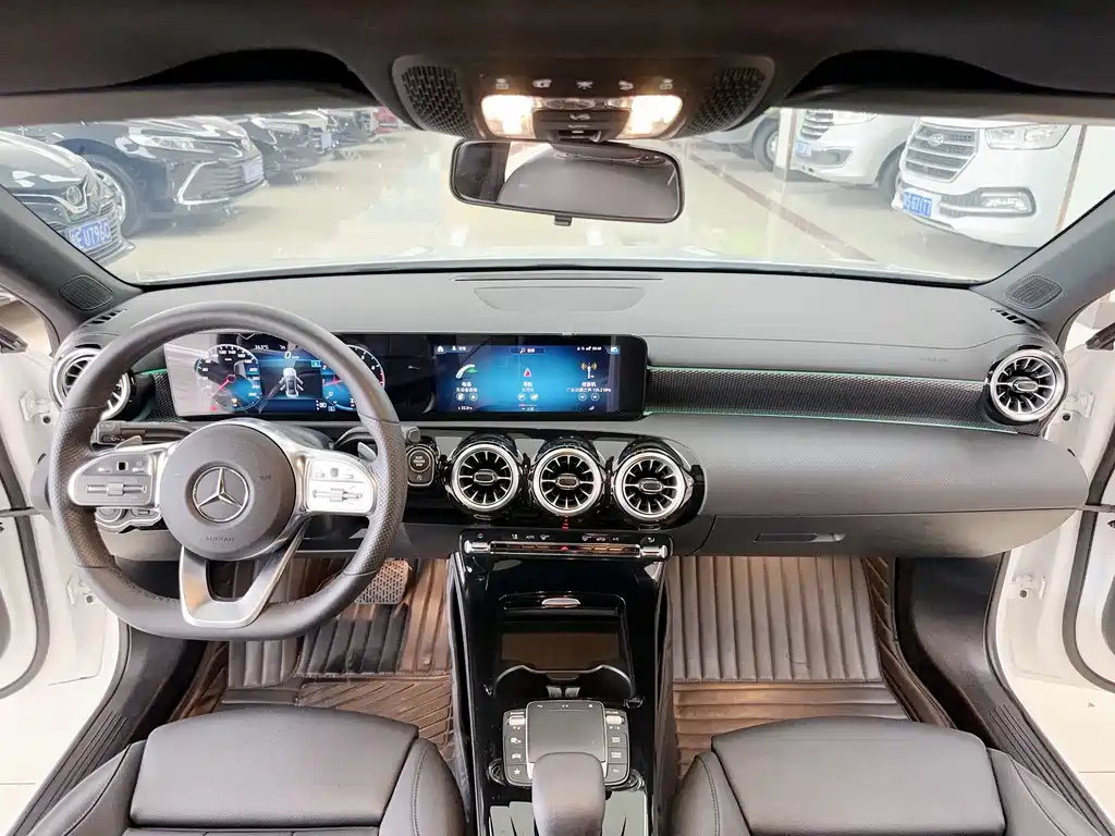 Mercedes-Benz A-Class 2022 — фото 10