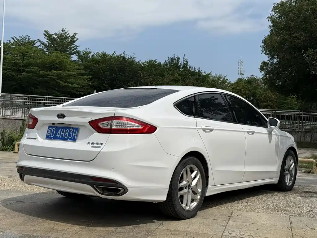 Ford Mondeo 2015 — фото 9