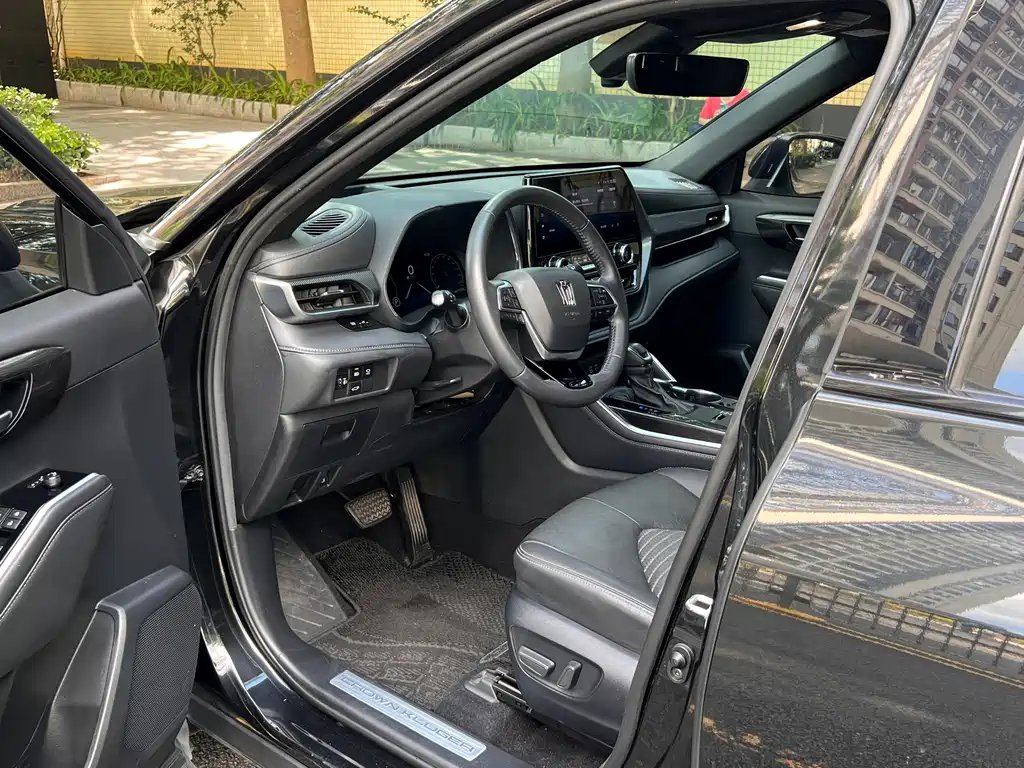 Toyota Crown Kluger 2023