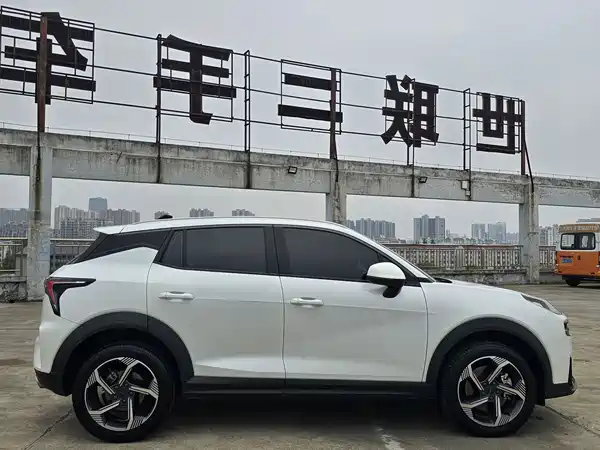 Lynk & Co 06 2023