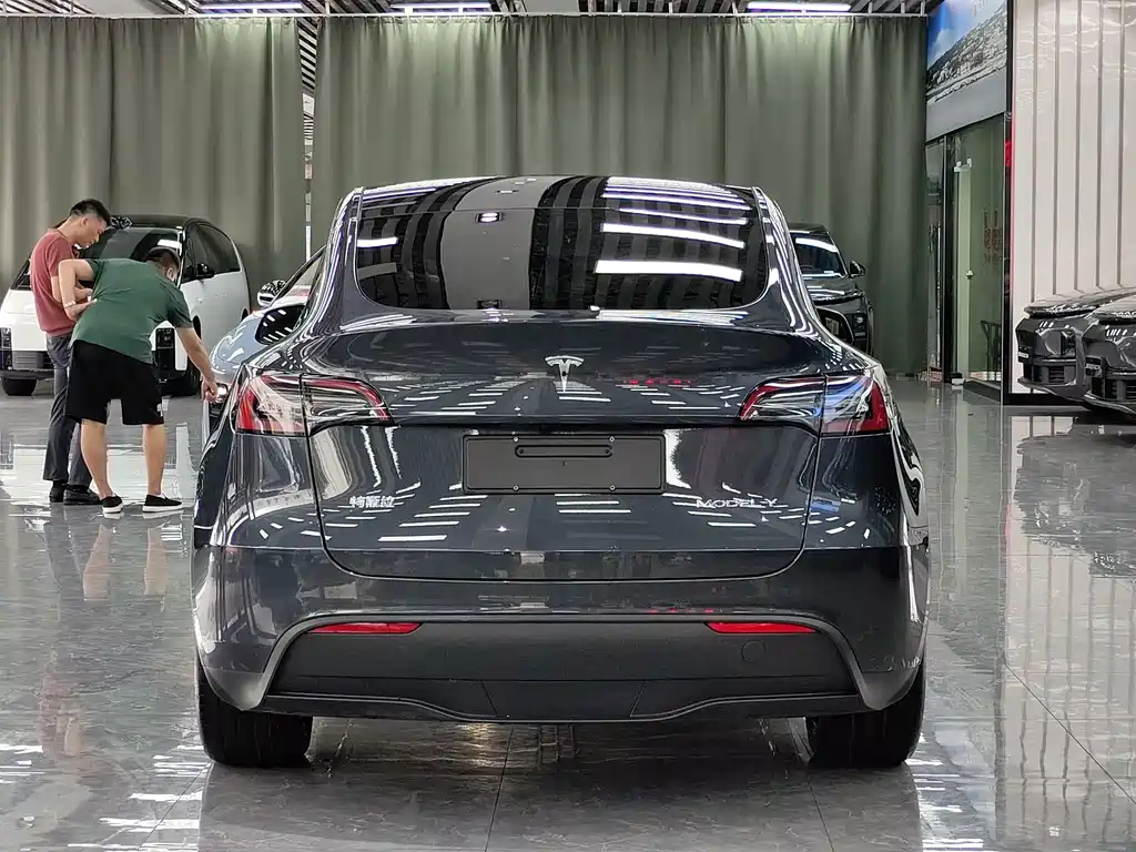 Tesla Model Y 2024 — фото 16