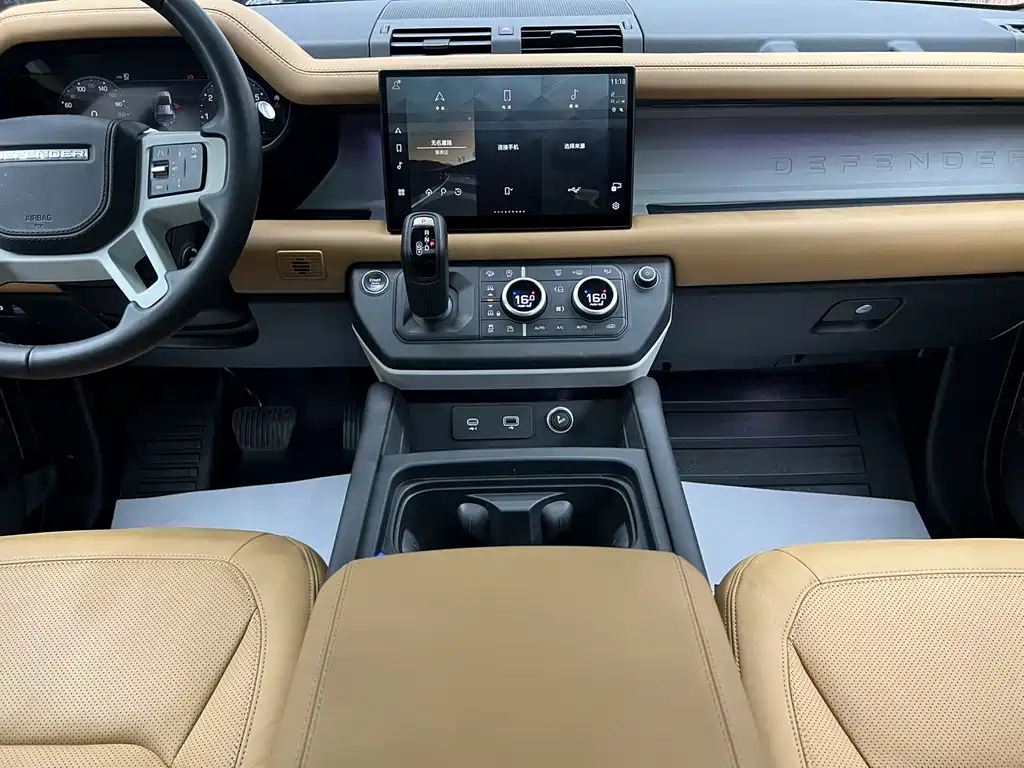 Land Rover Defender 2024 — фото 11