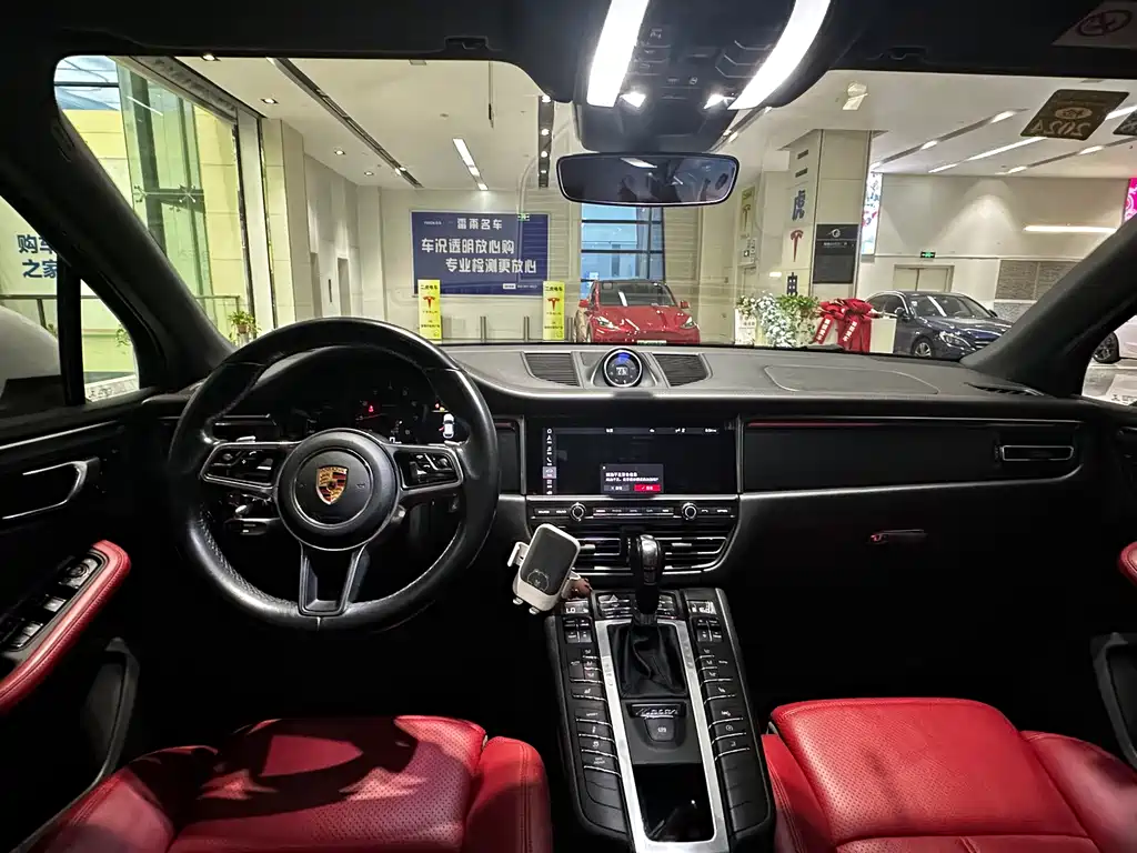 Porsche Macan 2020 — фото 13