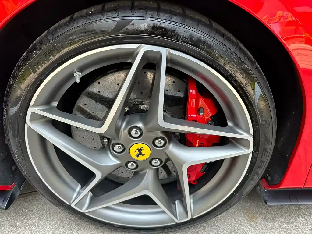 Ferrari F8 2023 — фото 9