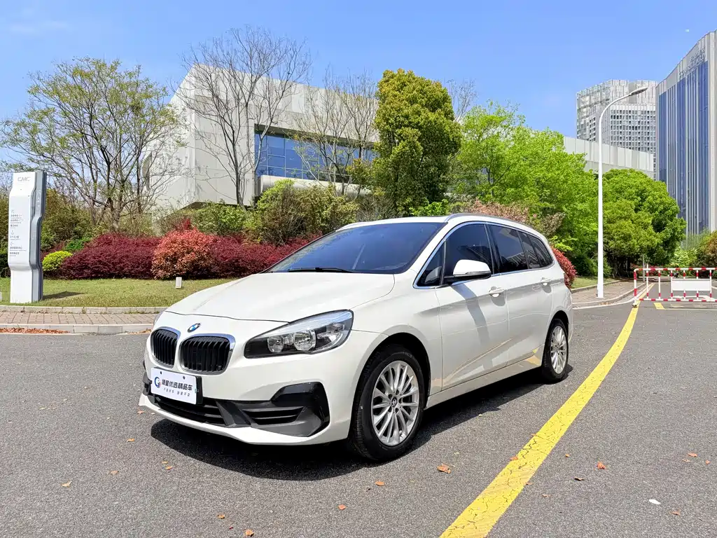 BMW 2 Series Wagon 2020 — фото 1