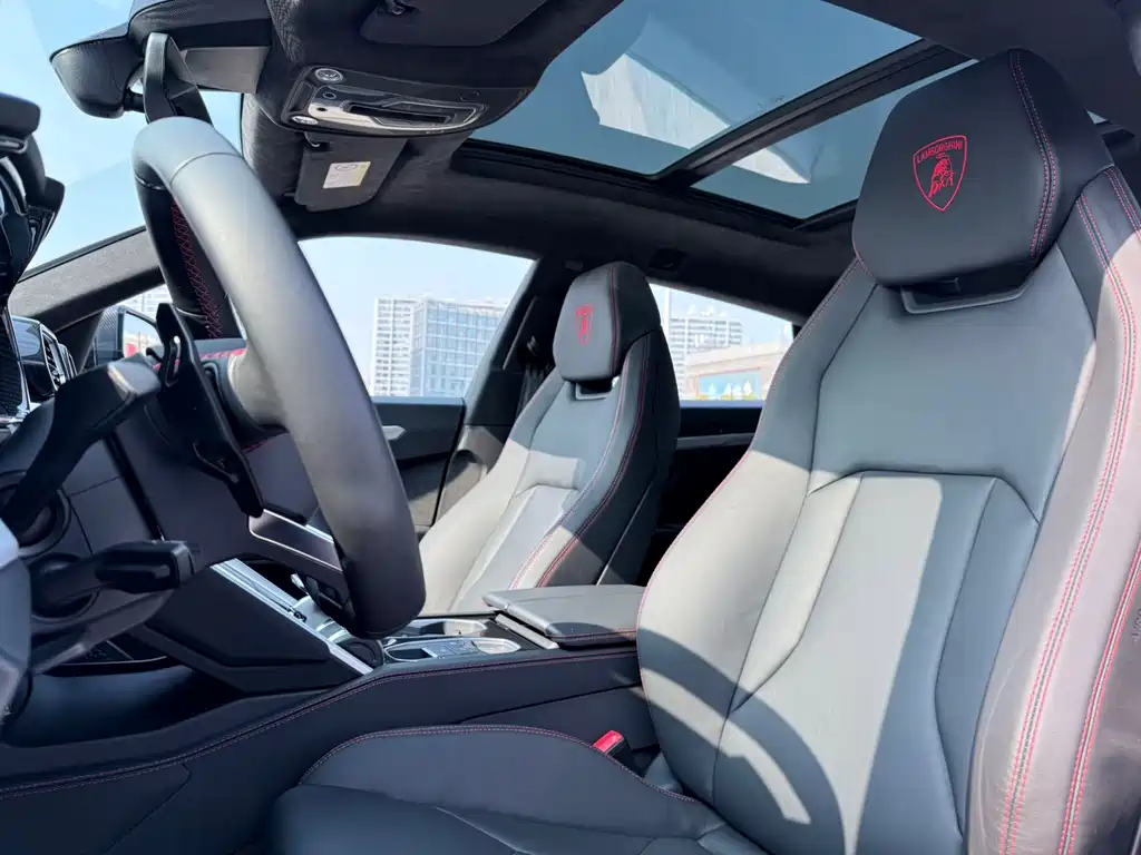 Lamborghini Urus 2019 — фото 15