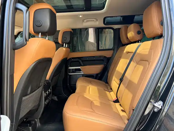 Land Rover Defender 2023