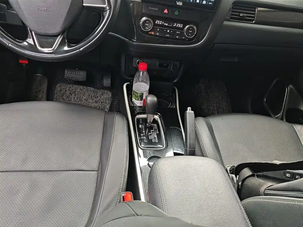 Mitsubishi Outlander 2018 — фото 14