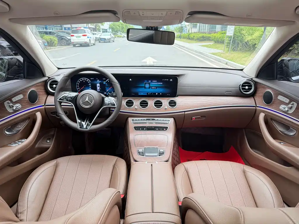 Mercedes-Benz E-Class 2023 — фото 19