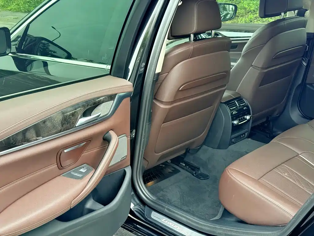 BMW 5 Series 2021 — фото 10