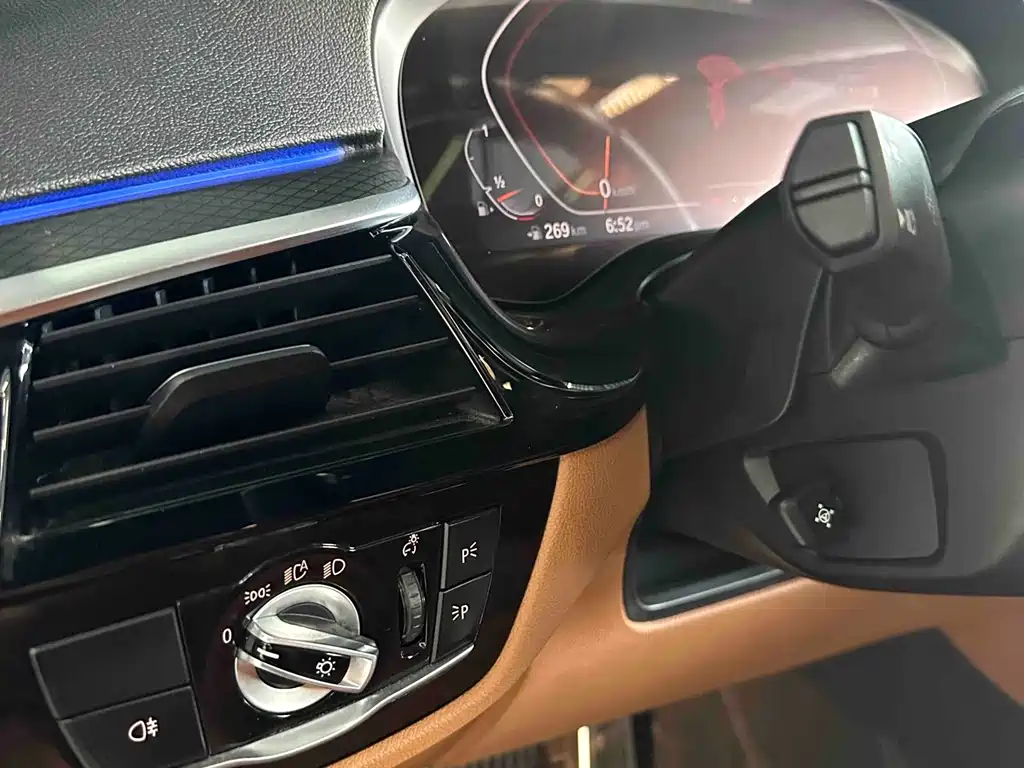 BMW 5 Series 2021 — фото 17