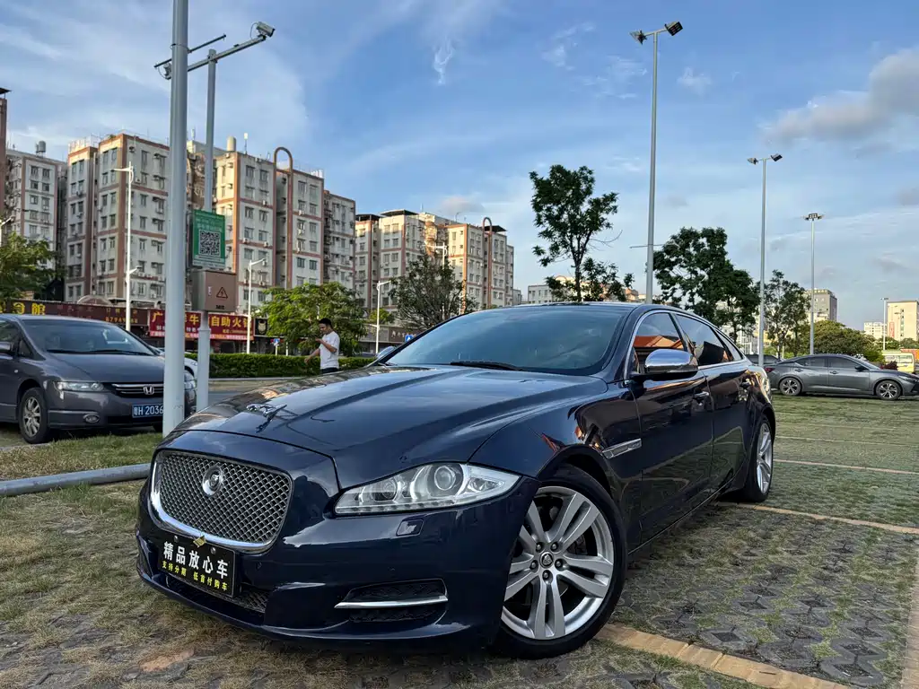 Jaguar XJ 2014 — фото 1
