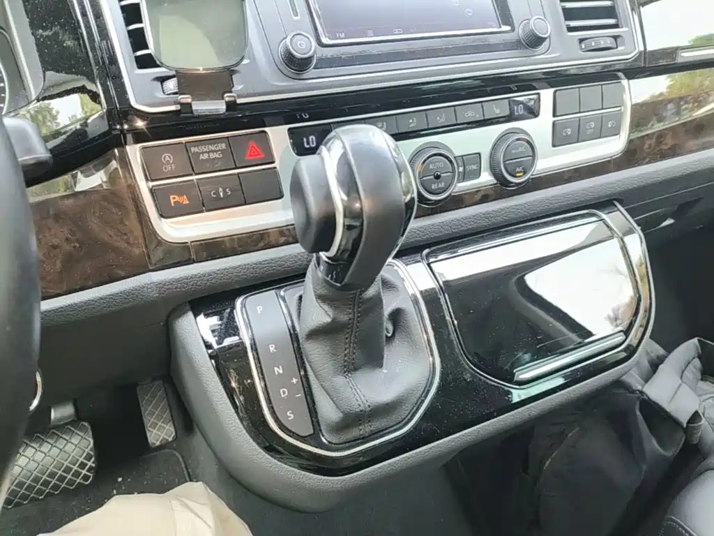 Volkswagen Multivan 2019 — фото 14