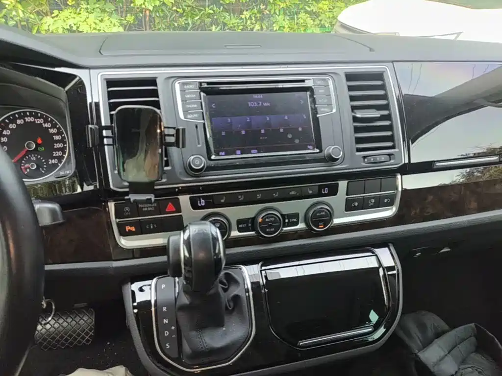 Volkswagen Multivan 2019 — фото 13