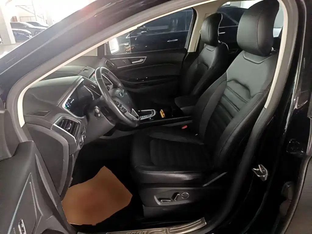 Ford Edge 2017 — фото 15