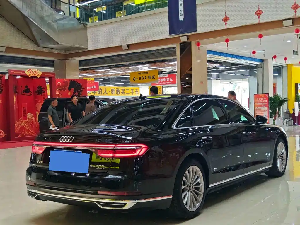 Audi A8 2021 — фото 16
