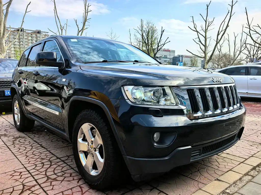 Jeep Grand Cherokee 2012 — фото 13