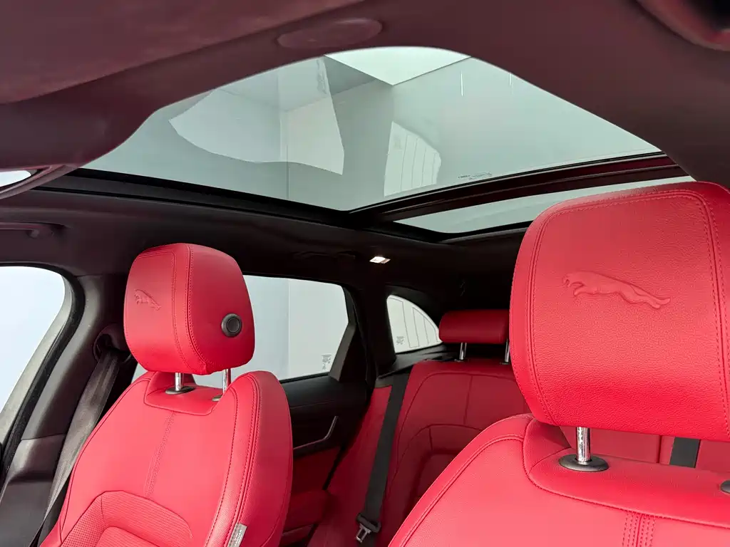 Jaguar F-PACE 2022 — фото 16