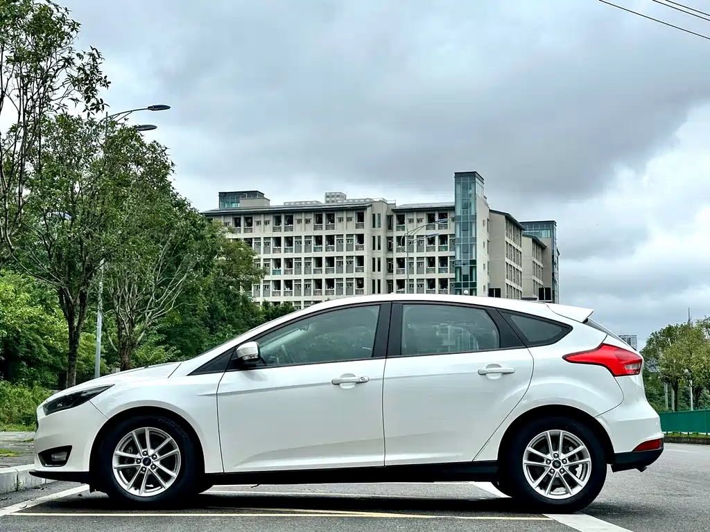 Ford Focus 2016 — фото 8