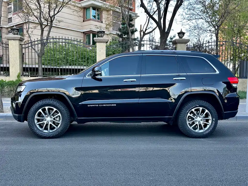 Jeep Grand Cherokee 2014 — фото 3