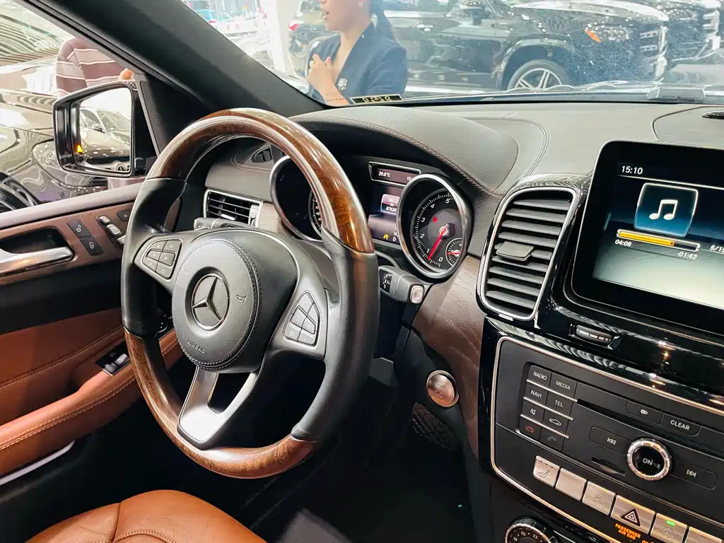 Mercedes-Benz GLS 2016 — фото 21