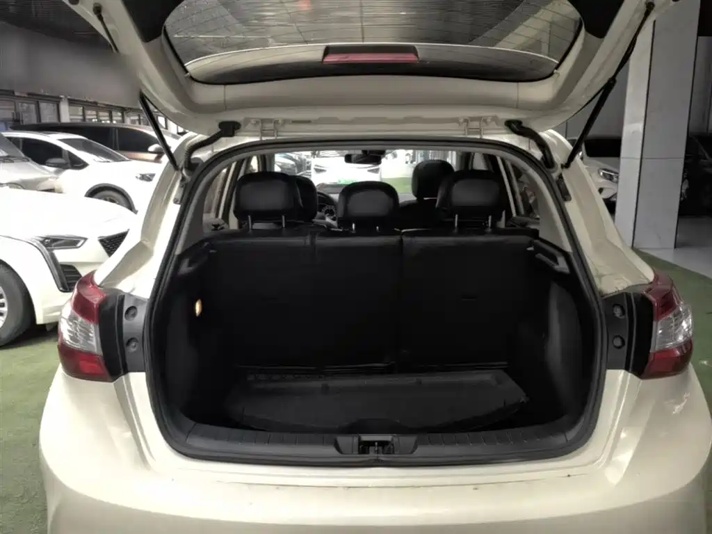Nissan Tiida 2019 — фото 19